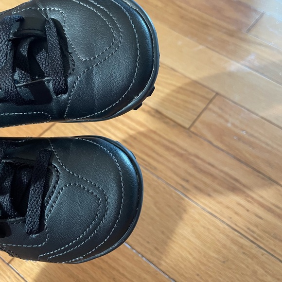 Nike Unisex-Child Jr. Tiempo Legend size 10 Club Tf Sneaker - Picture 4 of 8